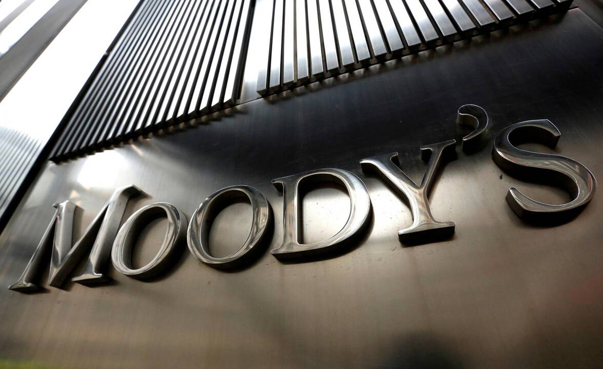 „Moody's" pagerino Lietuvos skolinimosi reitingo perspektyvą