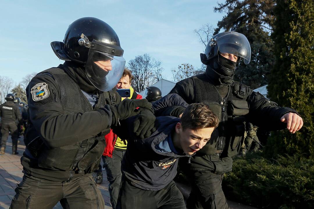 Kijeve protestuotojai susirėmė su policija