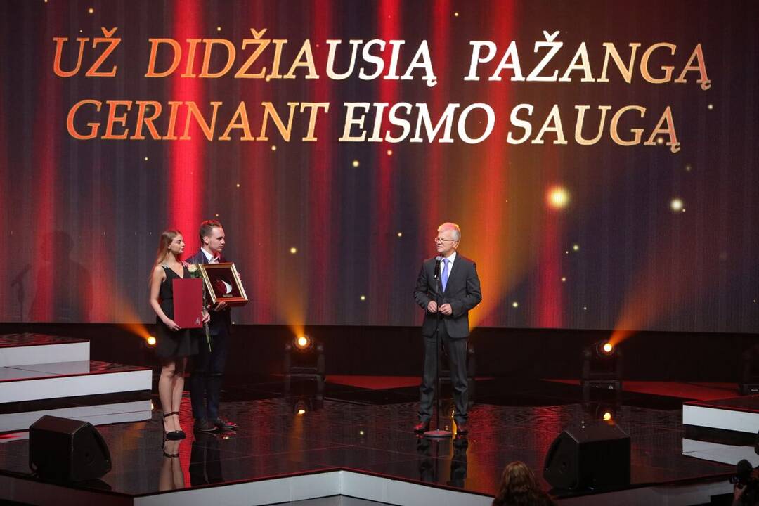„Auksinės krivūlės“ apdovanojimai