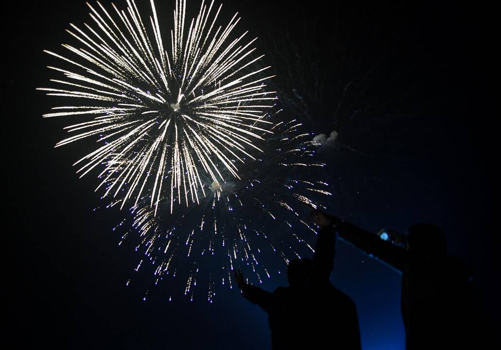 Pasaulis pasitiko 2019 metus
