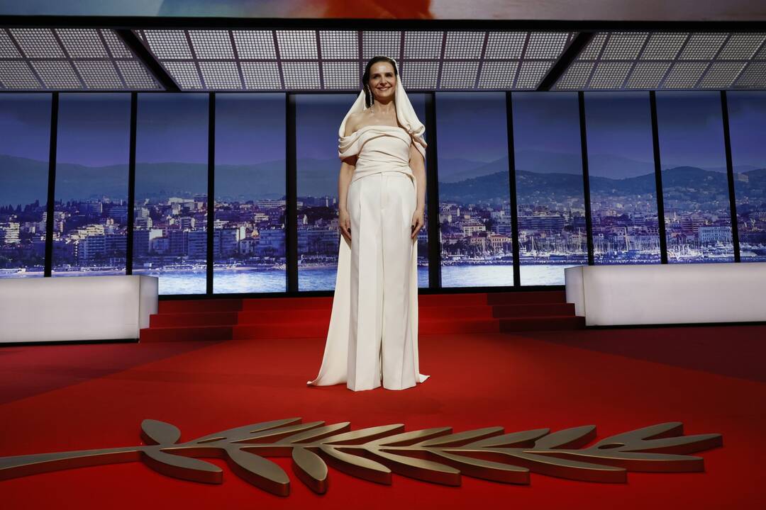 Kanų žiuri pirmininkė Juliette Binoche pagerbė Gazos fotožurnalistės Fatimos Hassounos atminimą 
