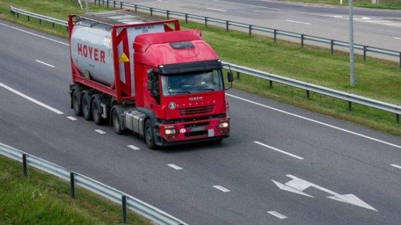 Kova su šešėliu: vėl nori riboti degalų kiekį bakuose