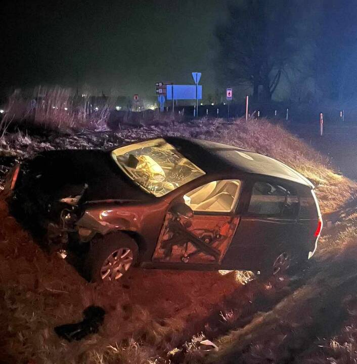 Kauno rajone „Volkswagen” nuvažiavo nuo kelio: vairuotojas – neblaivus