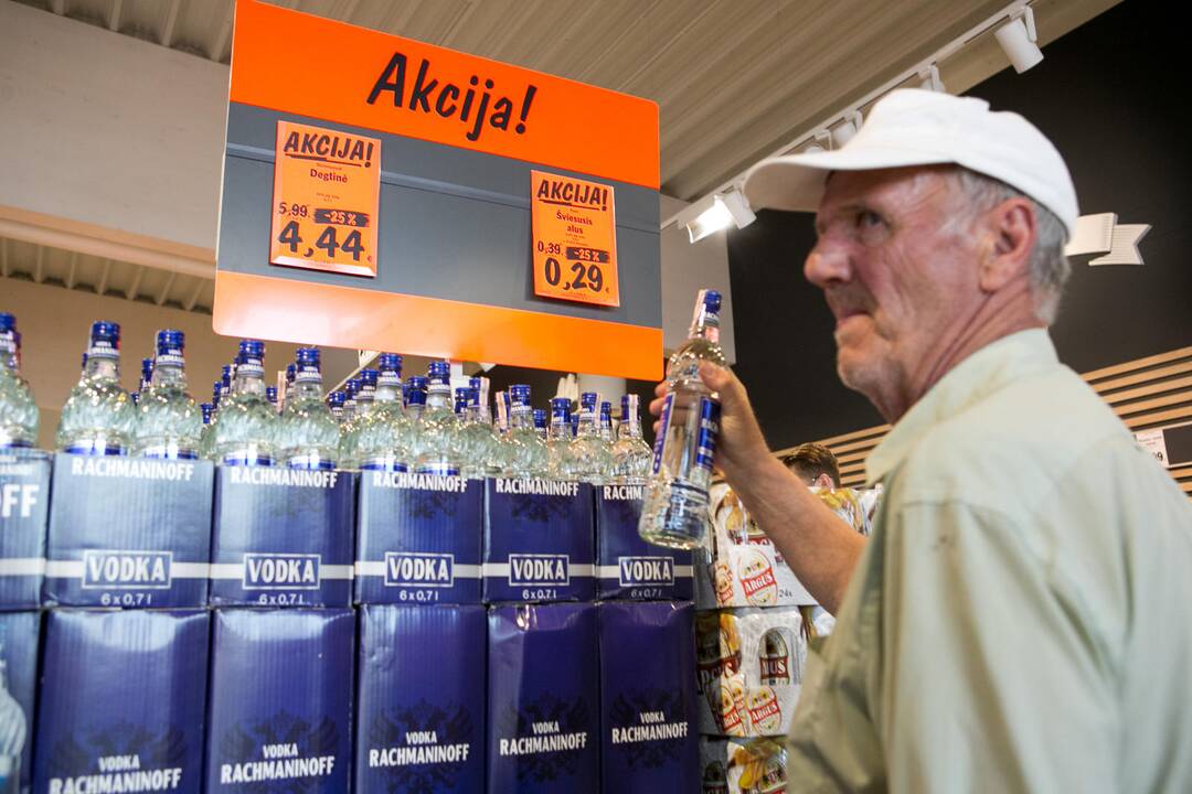 Tikrindami dokumentus, prekybininkai alkoholio pardavė 9 proc. mažiau