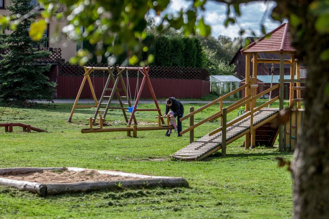 Užliedžiai: kitoje gatvės pusėje – miestas