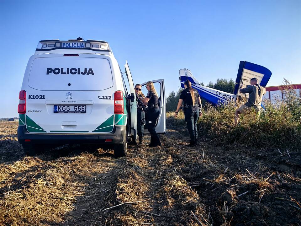 Kauno rajone nukrito nedidelis lėktuvas
