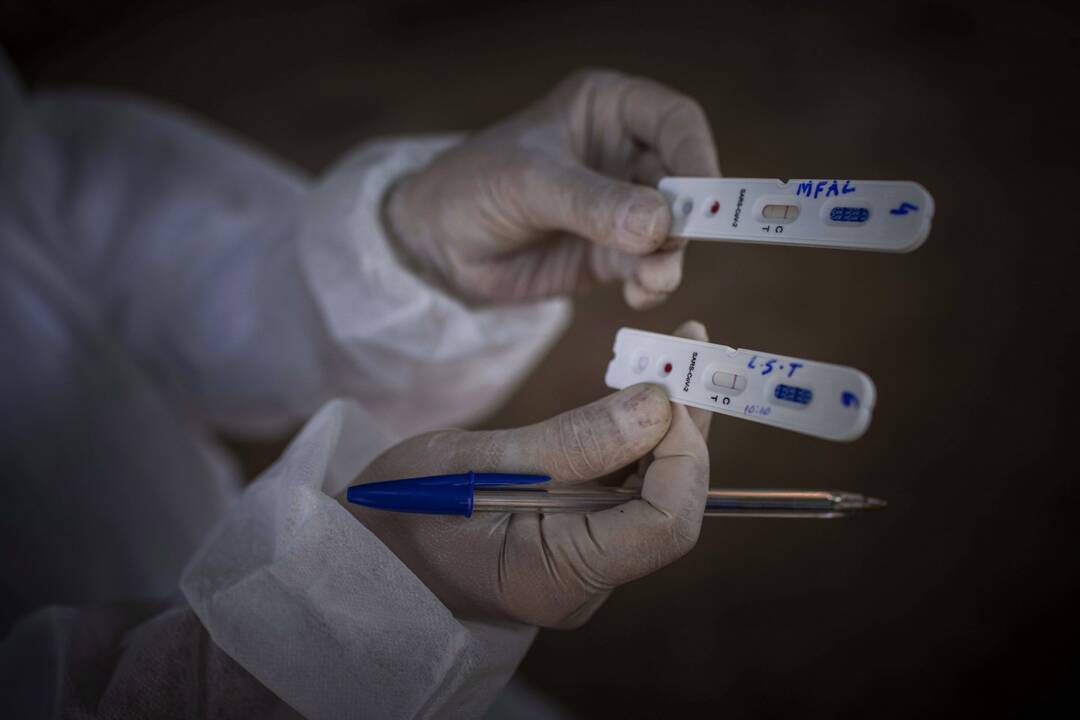 Šveicarijoje kalėdiniu laikotarpiu nustatyta daugiau kaip 10 tūkst. naujų COVID-19 atvejų