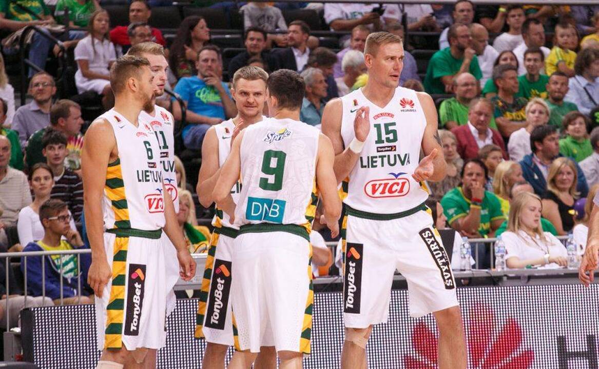 FIBA netrukdys krepšinio rinktinėms dalyvauti artėjančiuose čempionatuose