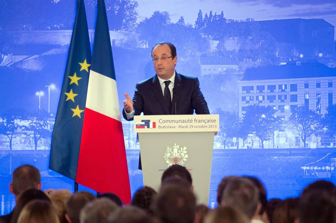 F. Hollande'as: Prancūzija ragina „visiškai sustabdyti žydų nausėdijų veiklą“