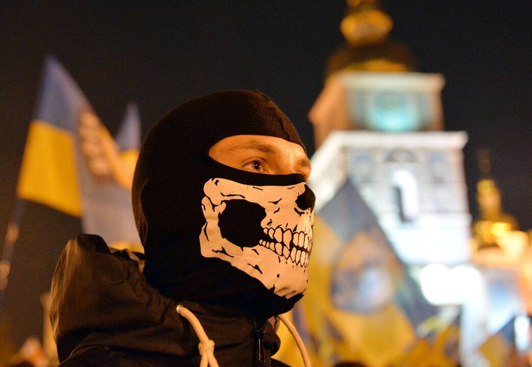 Ukrainoje „Pravyj sektor“ ir batalionas „Azov“ surengė eitynes