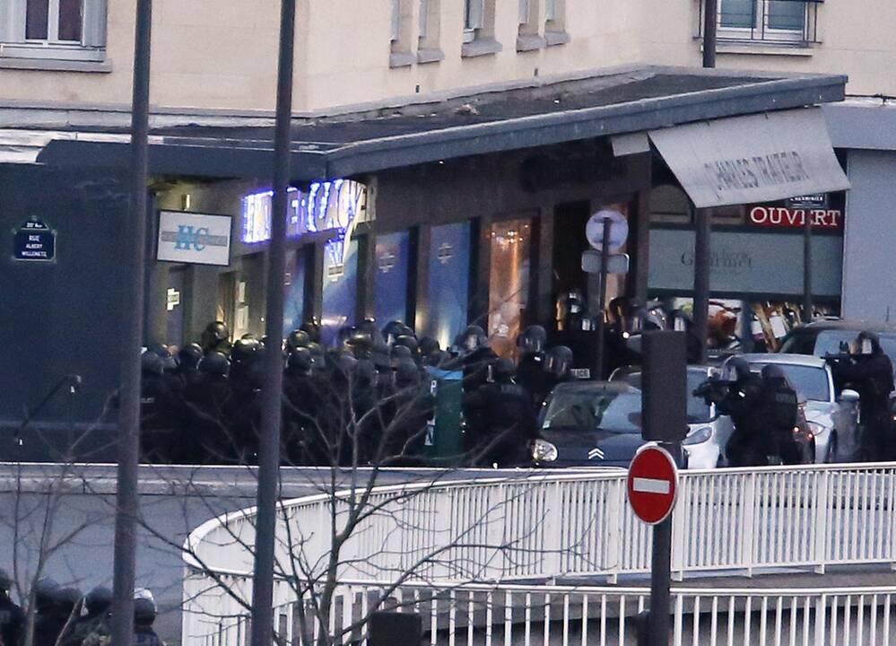 „Charlie Hebdo“ įtariamųjų gaidynės