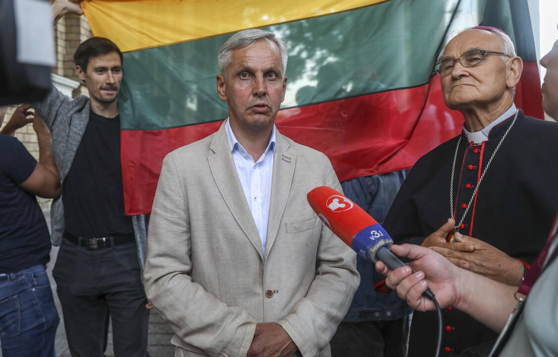 Generolo Vėtros lenta vėl užkabinta