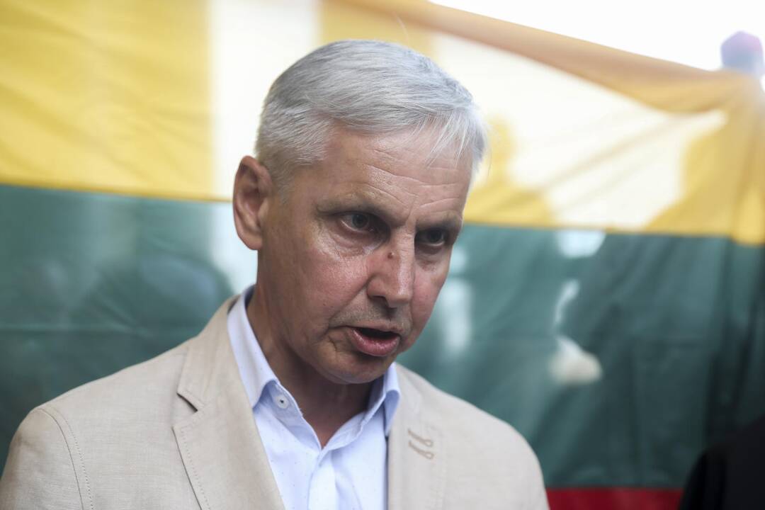 Generolo Vėtros lenta vėl užkabinta