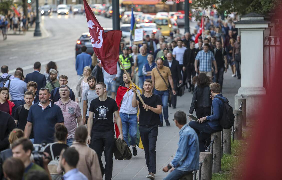 Generolo Vėtros lenta vėl užkabinta