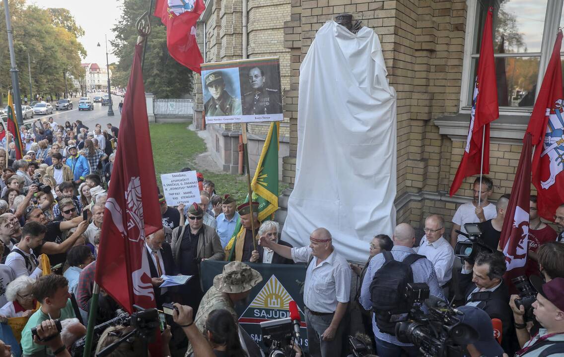 Generolo Vėtros lenta vėl užkabinta