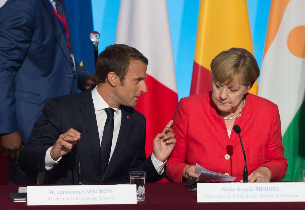 Emmanuelis Macronas  ir Angela Merkel