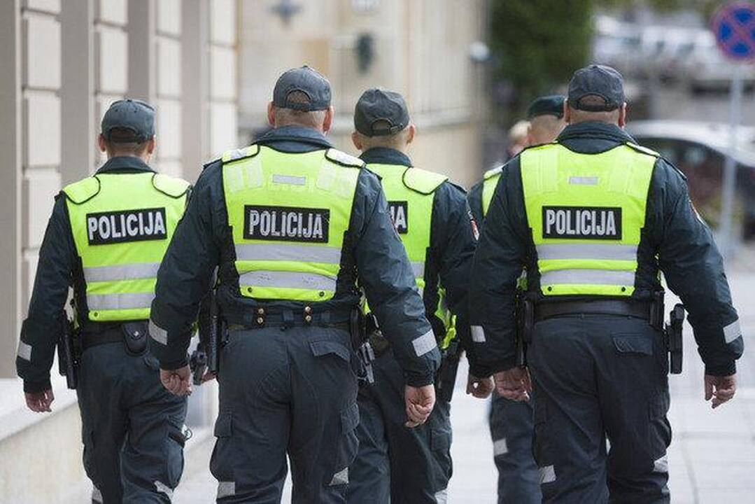 Pradėtas ikiteisminis tyrimas dėl jėgą prieš sulaikytąjį panaudojusio pareigūno