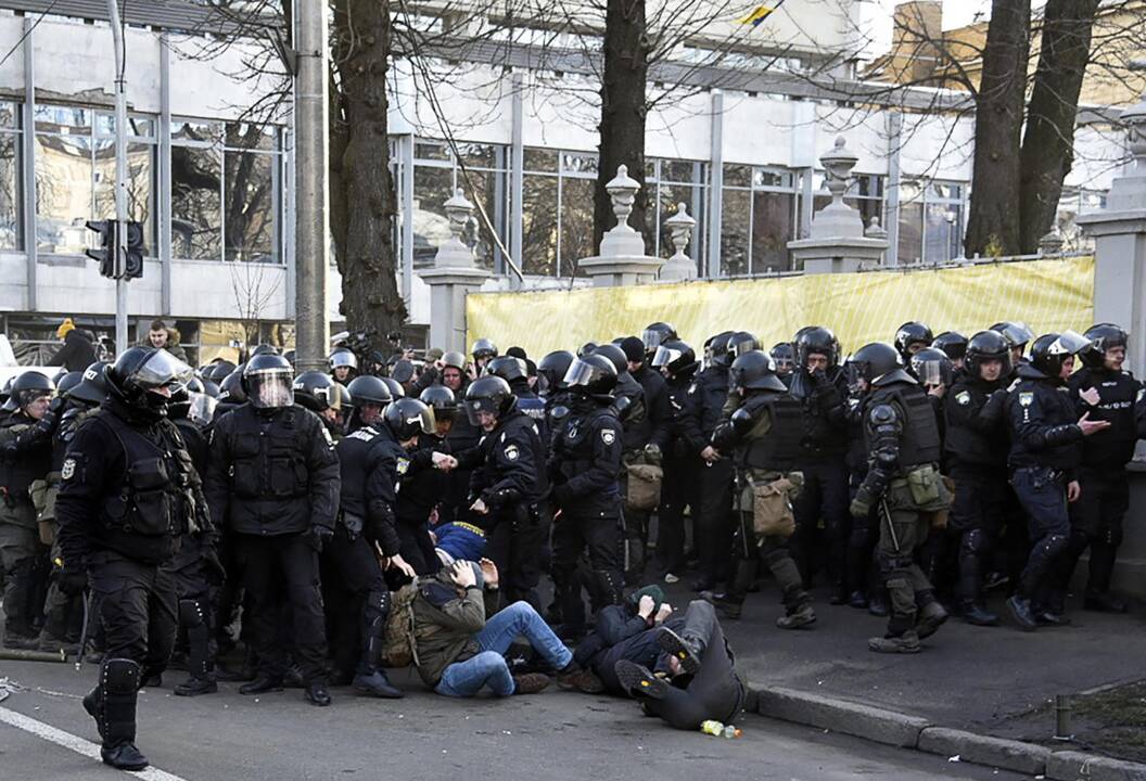 Kijeve protestuotojai susirėmė su policija