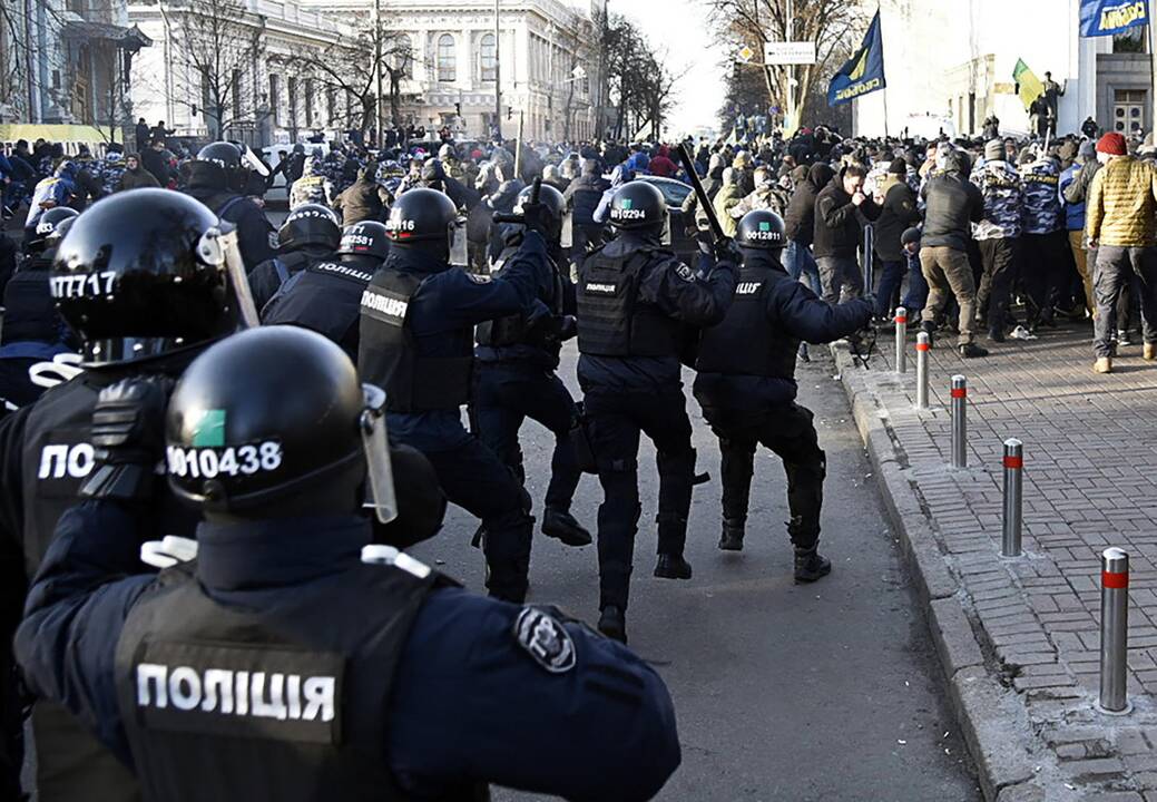 Kijeve protestuotojai susirėmė su policija