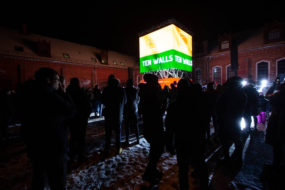 Pasaulinės žvaigždės „Ten Walls“ audiovizualinis koncertas Raudondvaryje