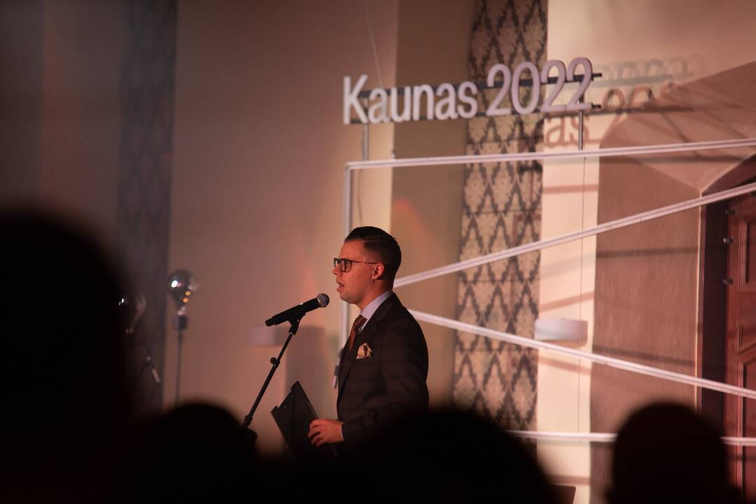 Pasaulinės žvaigždės „Ten Walls“ audiovizualinis koncertas Raudondvaryje