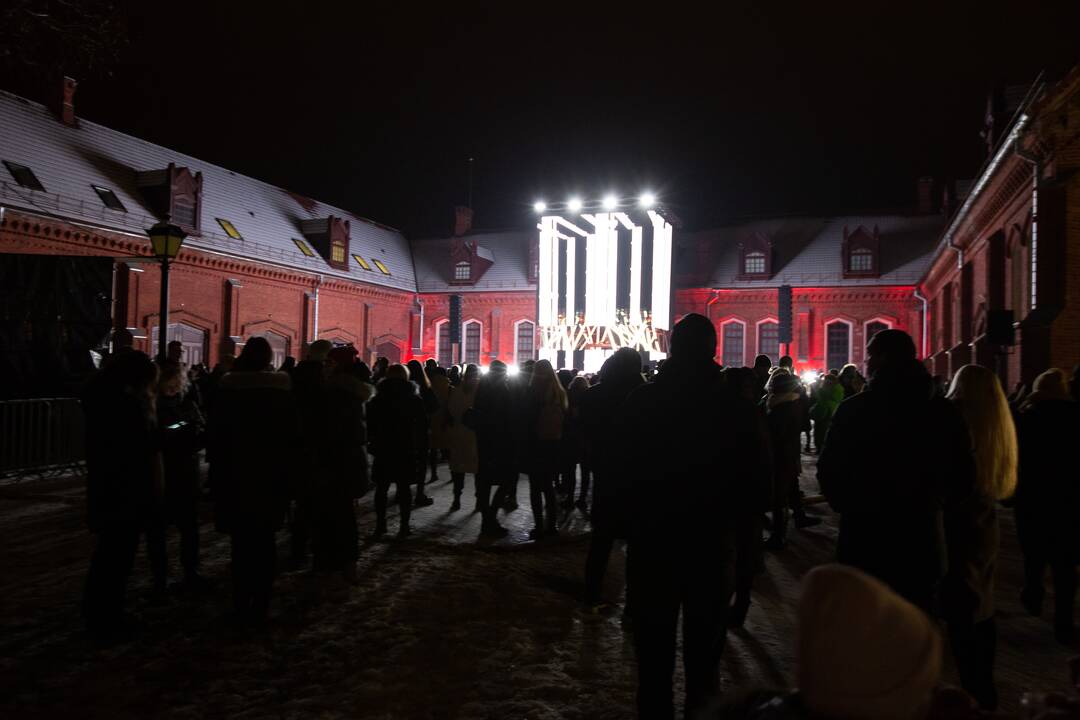 Pasaulinės žvaigždės „Ten Walls“ audiovizualinis koncertas Raudondvaryje