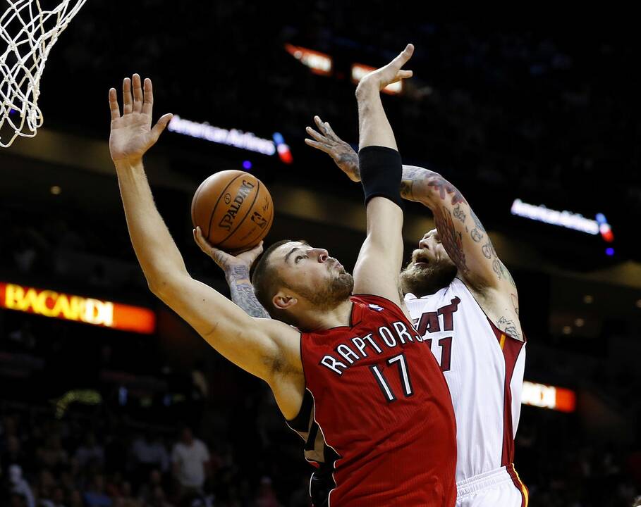 J.Valančiūnas į NBA lygos čempionų krepšį įmetė 14 taškų ir atkovojo 10  kamuolių