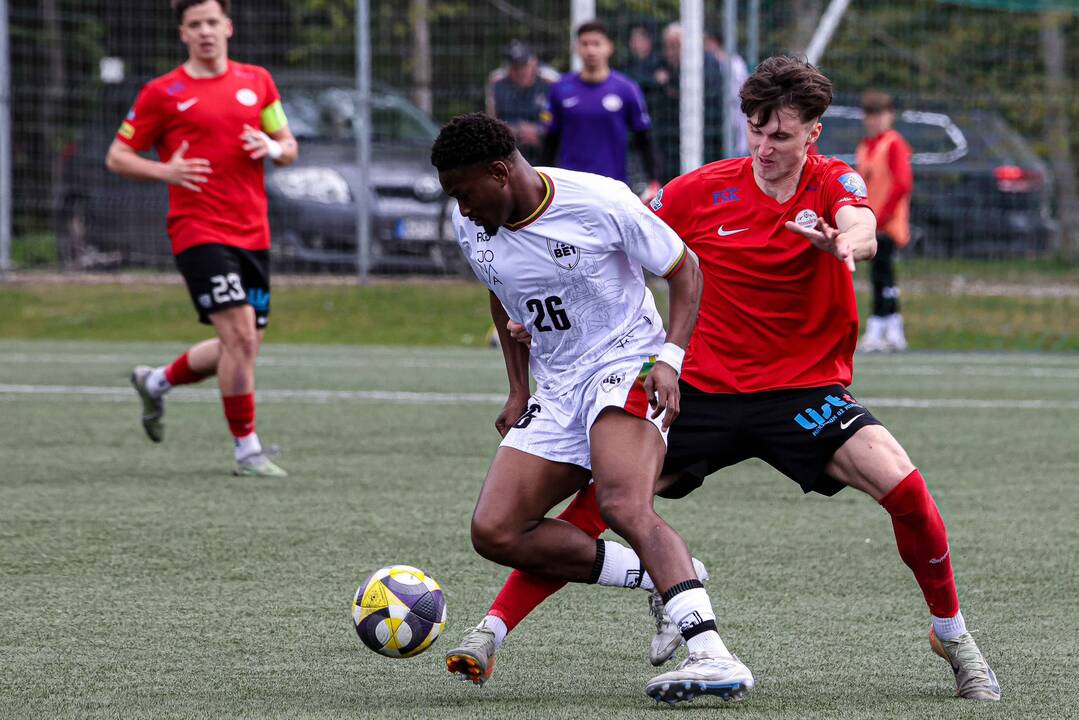 Futbolo pirmenybėse - lyderių rokiruotė ir trenerio iš Lenkijos debiutas