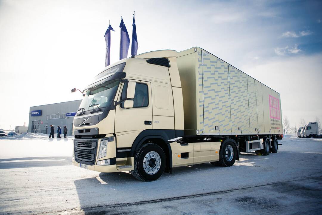 Jurbarko rajone žuvo nuo krovininio automobilio stogo nukritęs darbuotojas