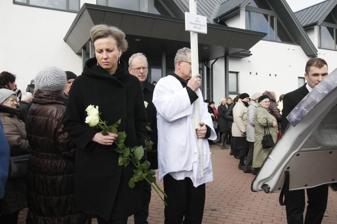 I. Strazdauskaitės laidotuvės