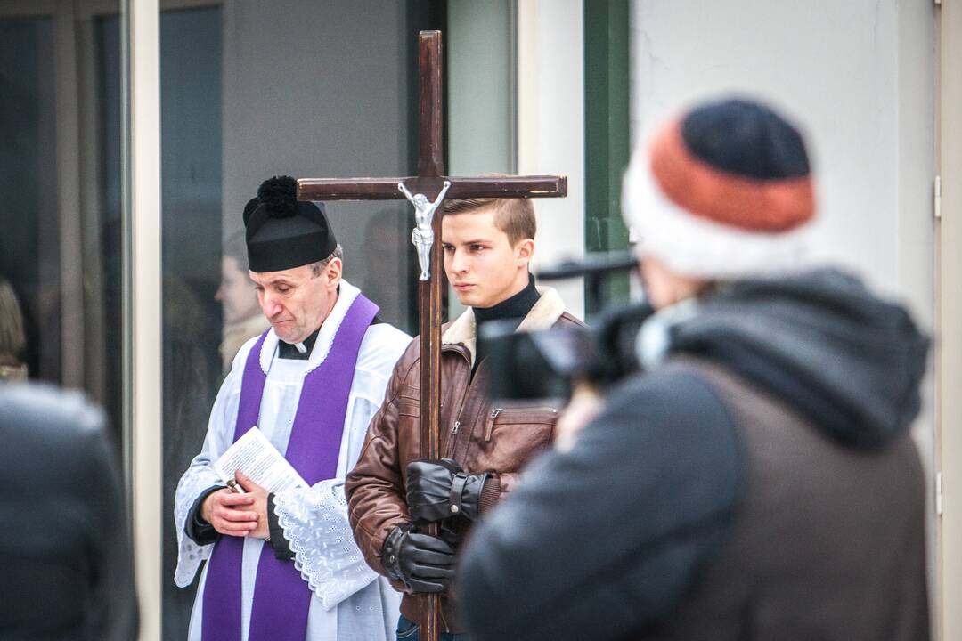 Į paskutinę kelionę palydėta nužudyta žurnalistė