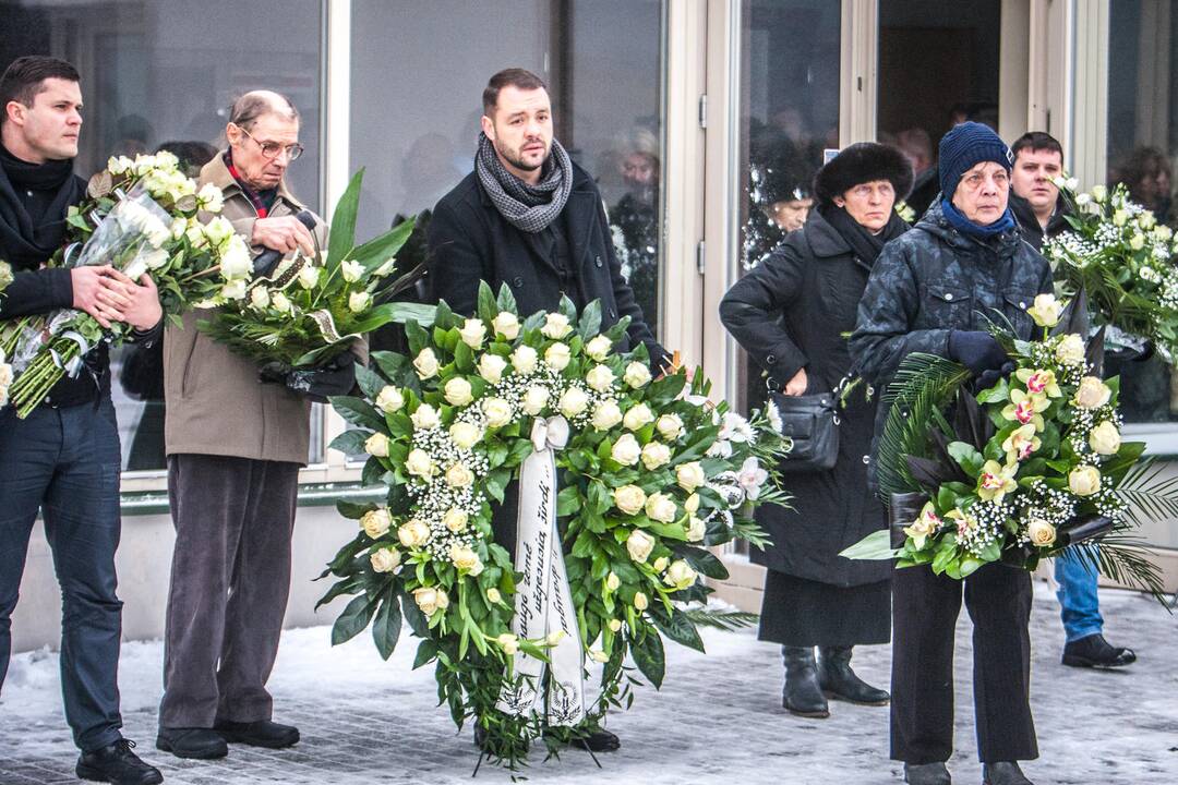 Į paskutinę kelionę palydėta nužudyta žurnalistė