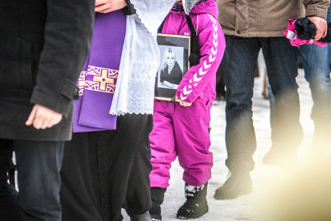 Į paskutinę kelionę palydėta nužudyta žurnalistė