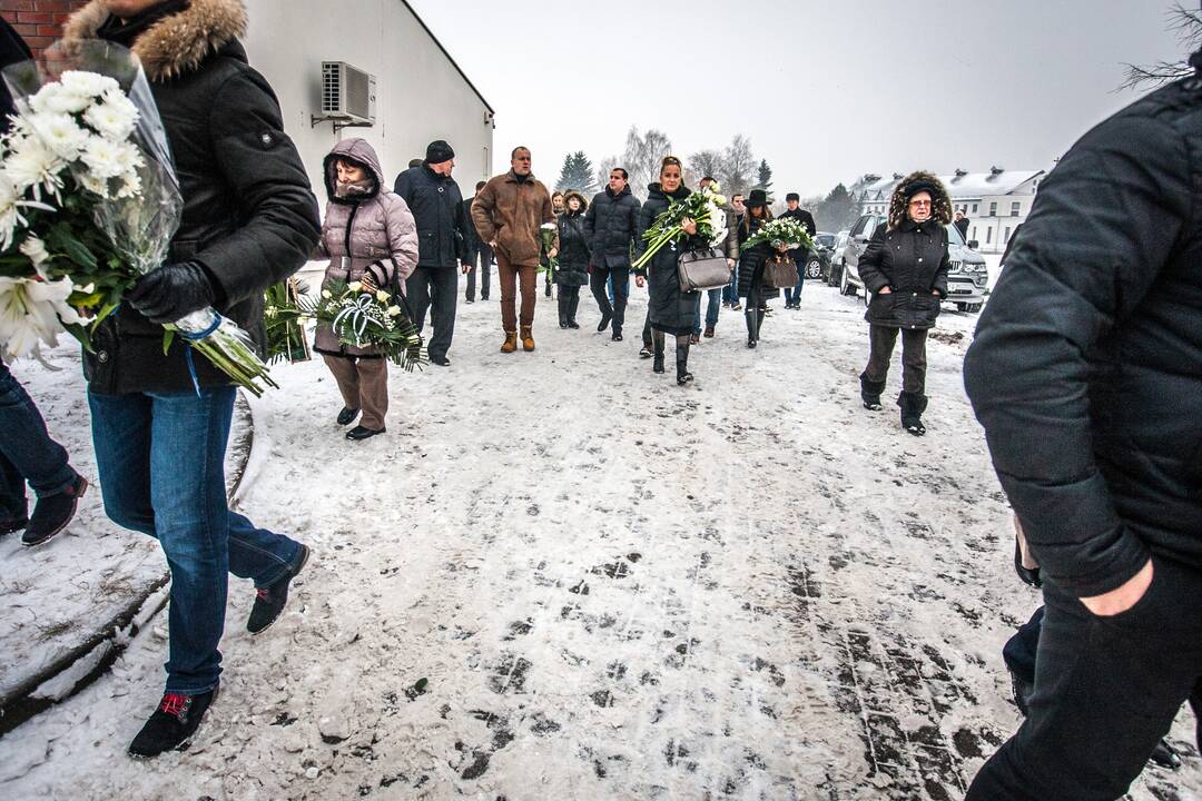 Į paskutinę kelionę palydėta nužudyta žurnalistė