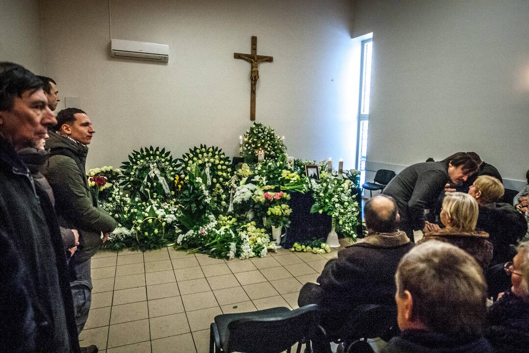 Į paskutinę kelionę palydėta nužudyta žurnalistė