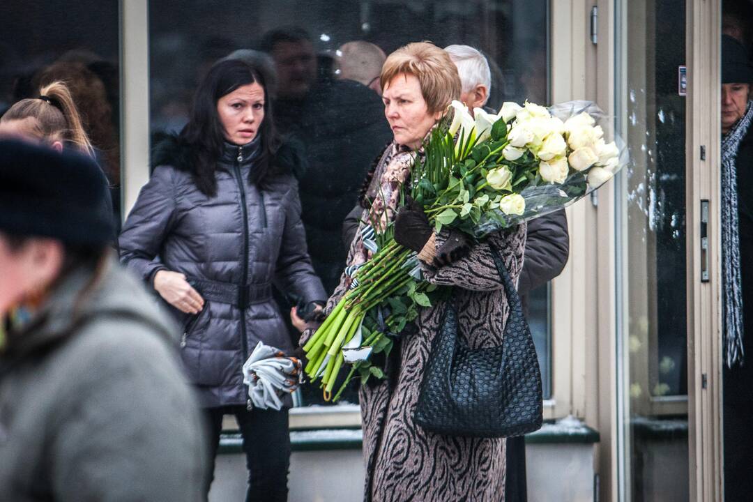 Į paskutinę kelionę palydėta nužudyta žurnalistė