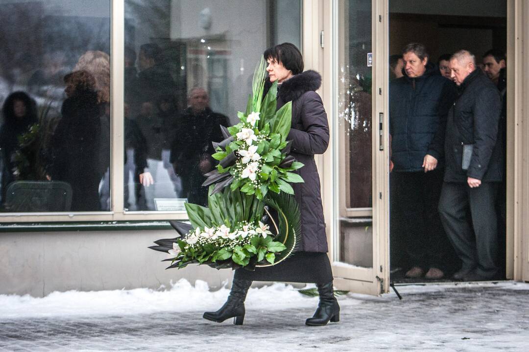 Į paskutinę kelionę palydėta nužudyta žurnalistė