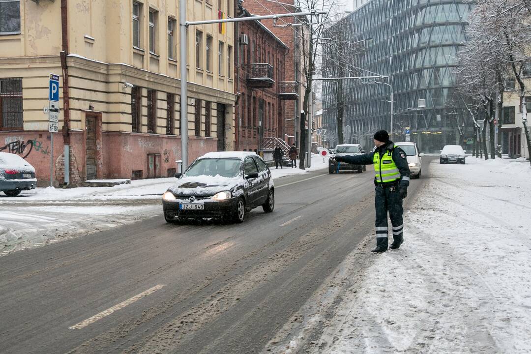 Kauno policija sveikino moteris su Kovo 8 d.