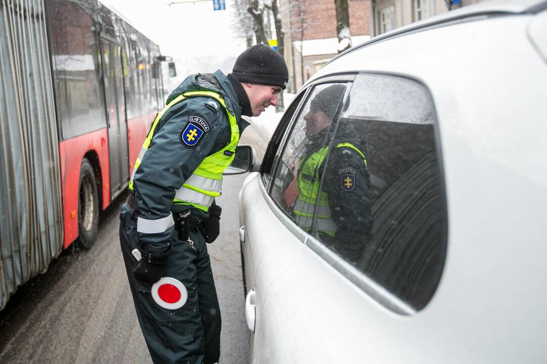 Kauno policija sveikino moteris su Kovo 8 d.