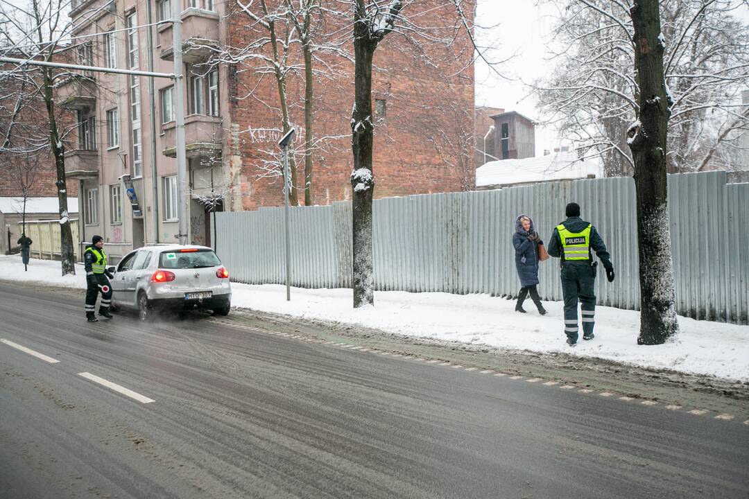 Kauno policija sveikino moteris su Kovo 8 d.