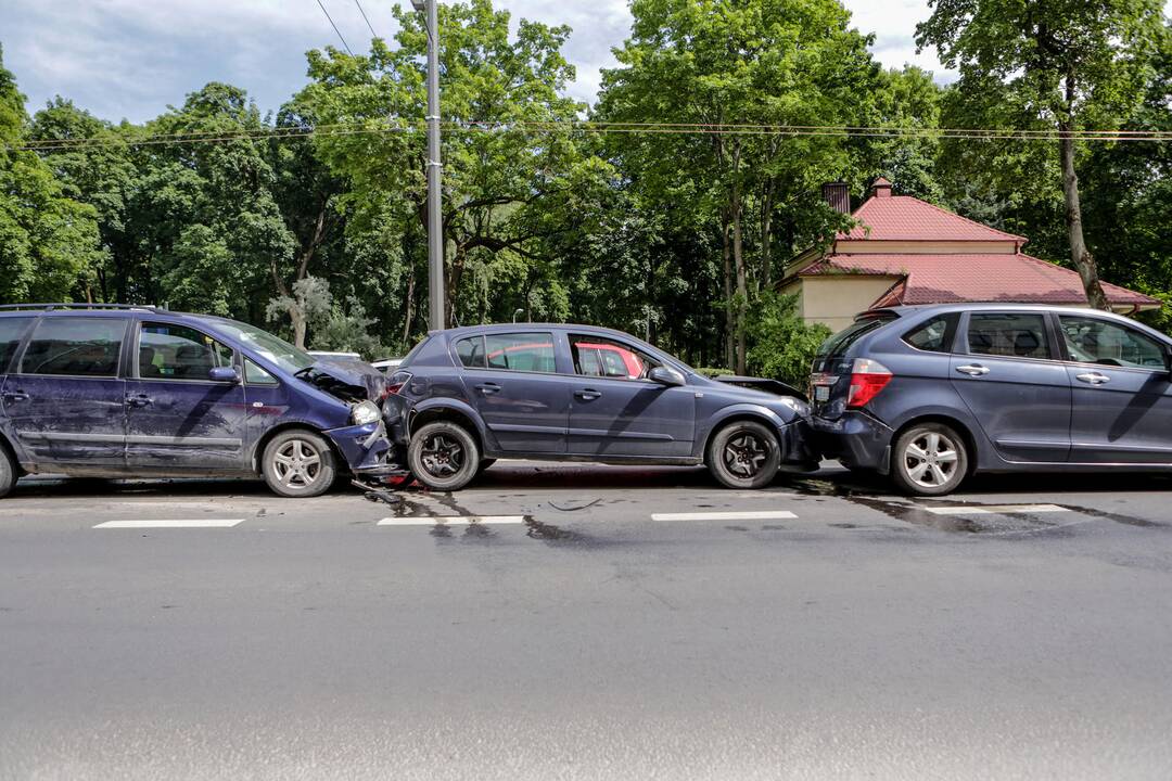 Keturių mašinų avarija Vytauto pr.