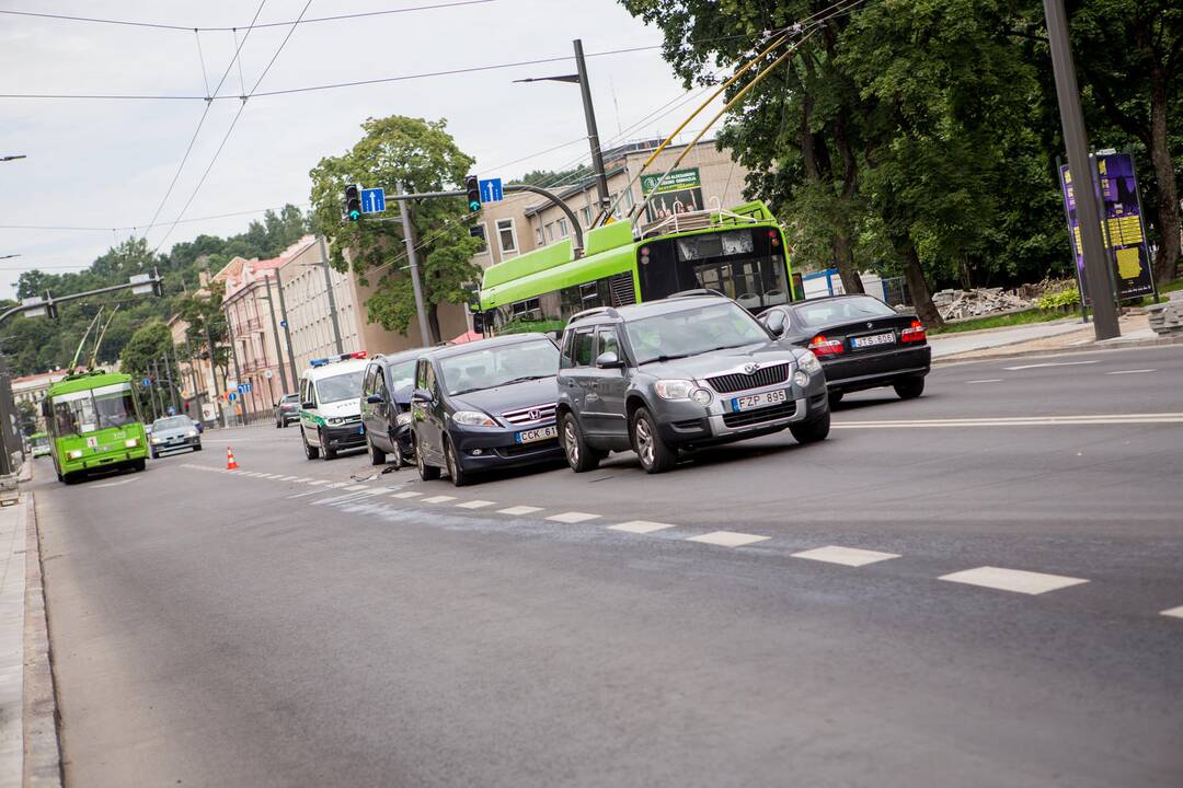 Keturių mašinų avarija Vytauto pr.