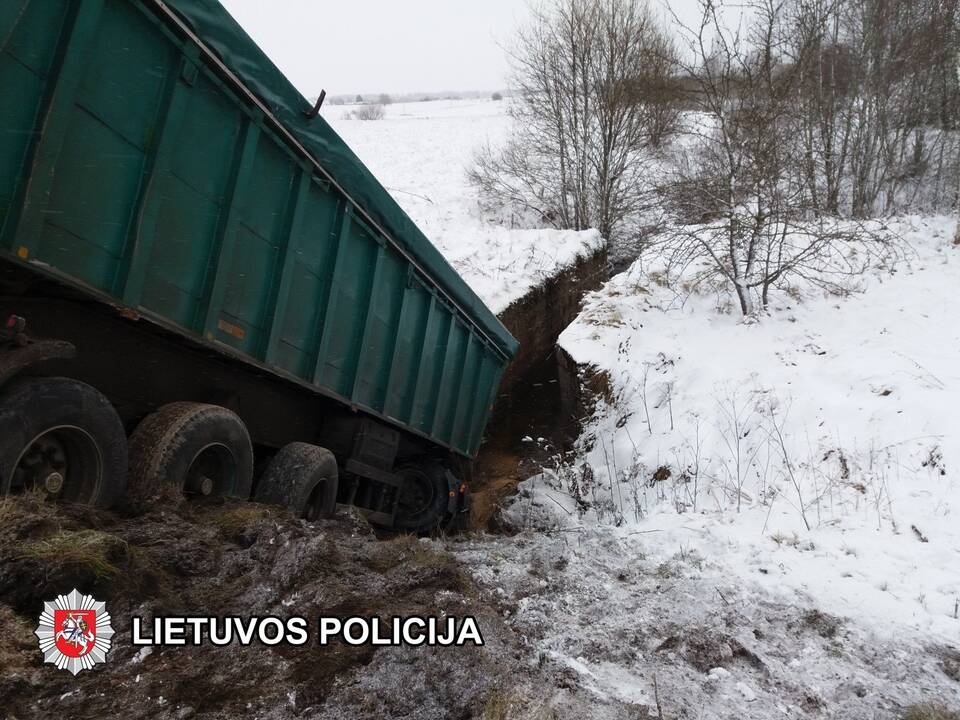 Kelyje „Via Baltica“ per masinę avariją žuvo du žmonės