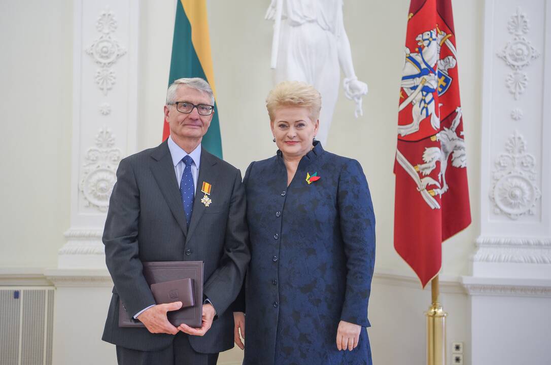 Prezidentė įteikė valstybės ordinus ir medalius