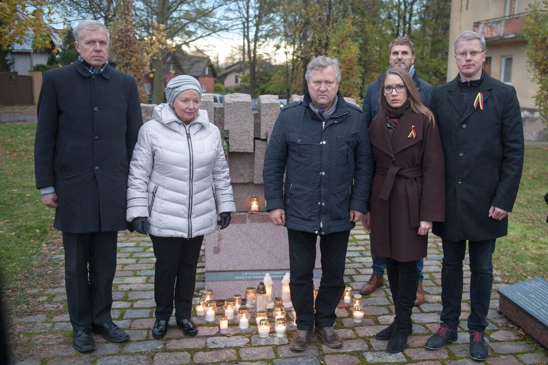 Akcija prie paminklo A. Ramanauskui-Vanagui