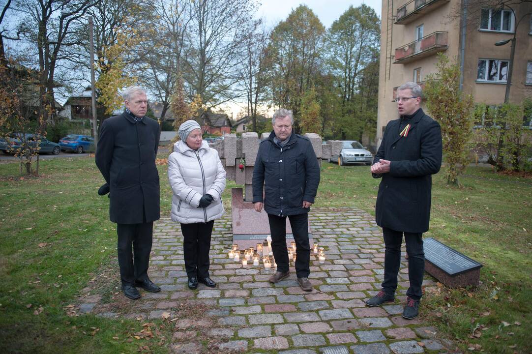 Akcija prie paminklo A. Ramanauskui-Vanagui