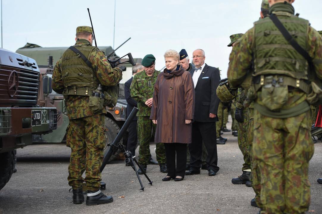 Prezidentė aplankė Alytuje tarnaujančius karius