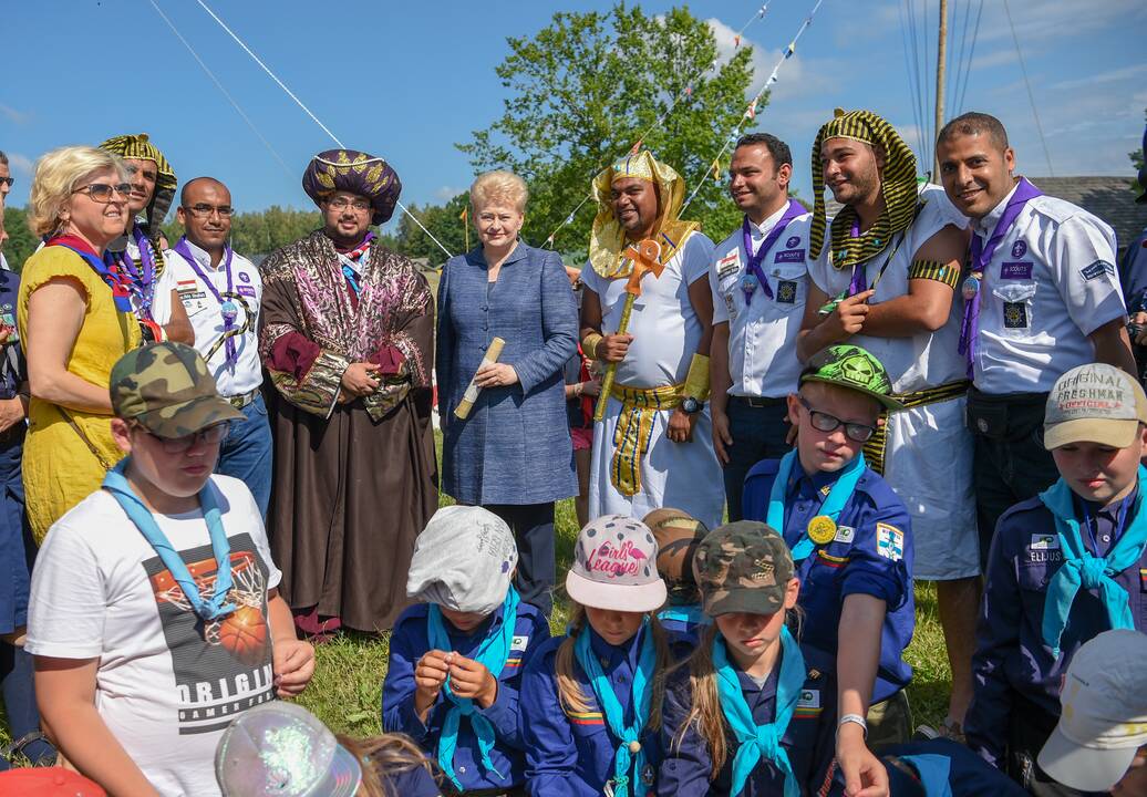 Prezidentei įteiktas garbingiausias skautų apdovanojimas