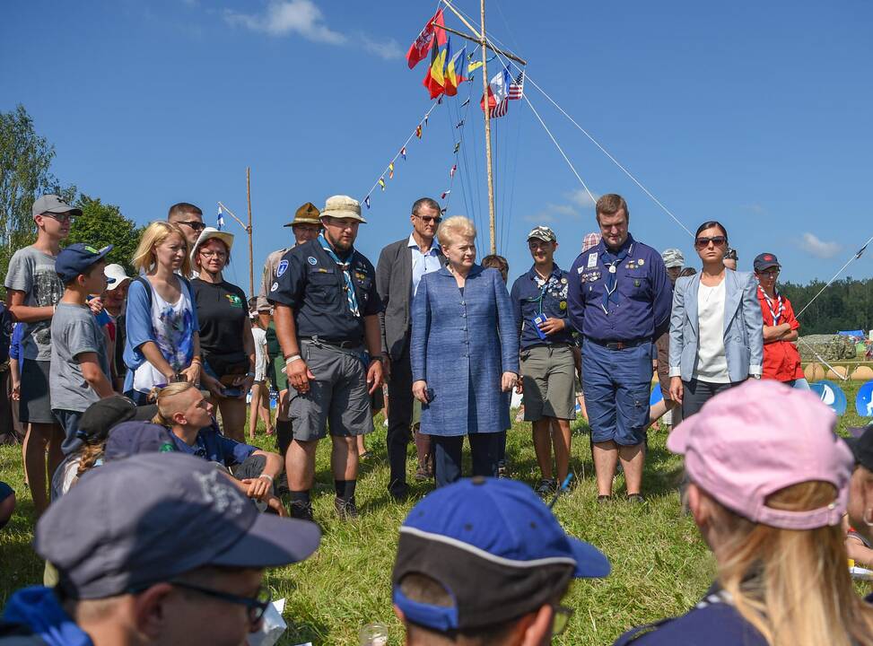 Prezidentei įteiktas garbingiausias skautų apdovanojimas