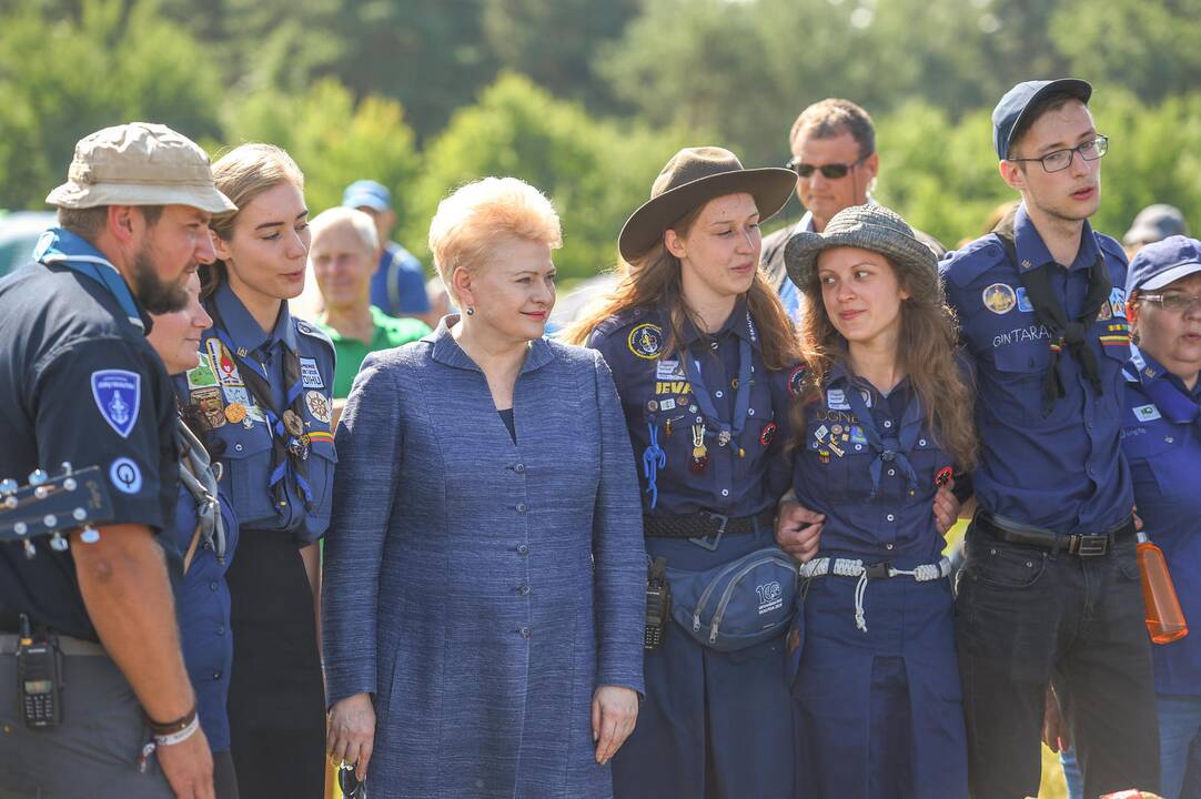 Prezidentei įteiktas garbingiausias skautų apdovanojimas